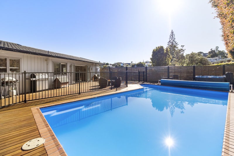 4 Holbrook Place, Cockle Bay, Auckland - Carousel 2