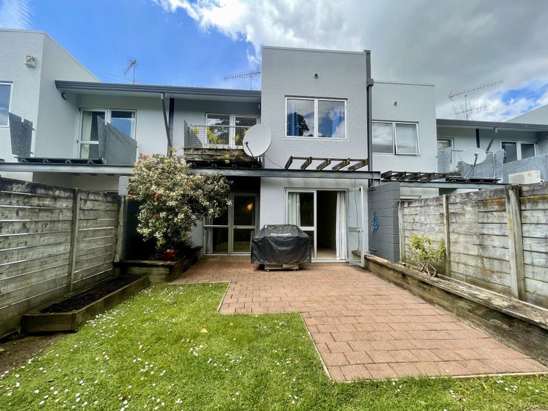 9/8 Eaglehurst Road, Ellerslie, Auckland - Carousel 1