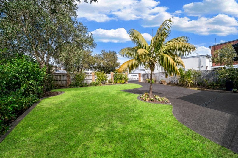 10 Toroa Street, Torbay, Auckland - Carousel 2