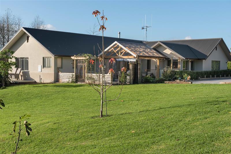 5 Phillips Drive, Tauranga - Carousel 2