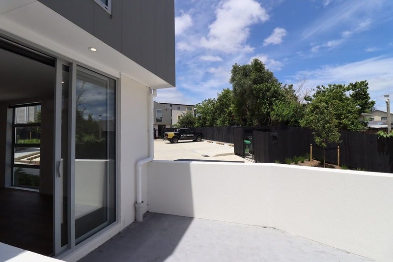 2/25 Tranent Road, Mangere, Auckland - Carousel 2