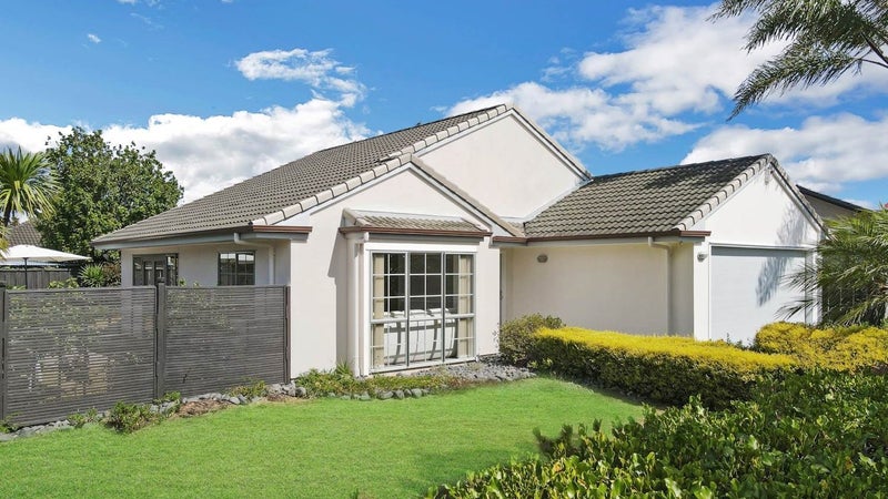 4 Freestone Place, Henderson, Auckland - Carousel 1