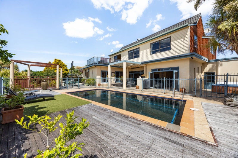 10 Grassy Downs Place, St Andrews, Hamilton - Carousel 1