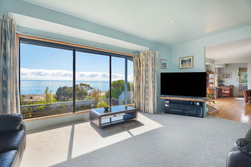 42 Beach Road, Collingwood - Carousel 1