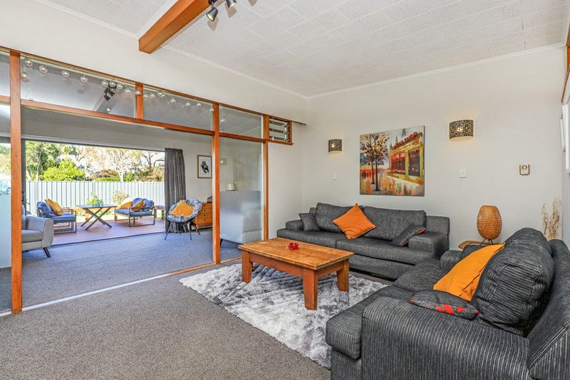 500 Hart Place, Frimley, Hastings - Carousel 2