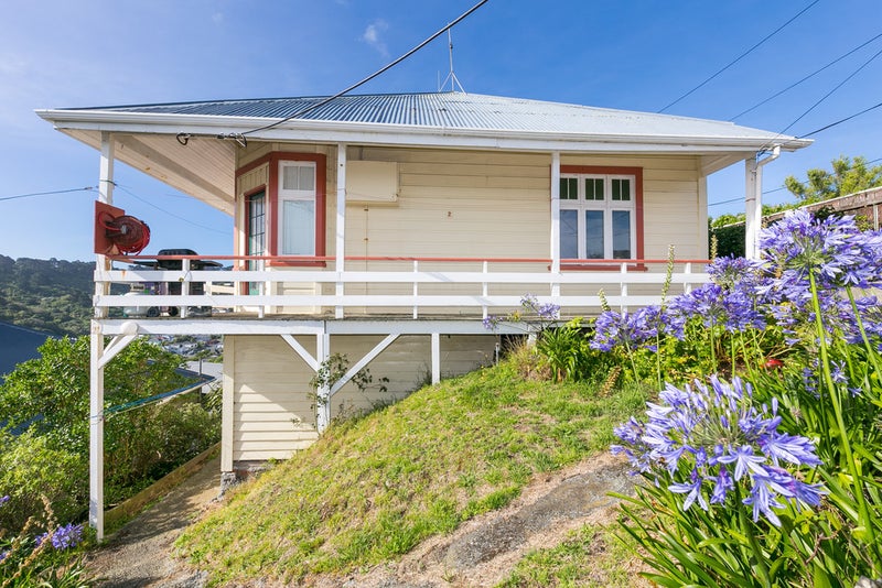 2 Baden Road, Hataitai, Wellington - Carousel 1