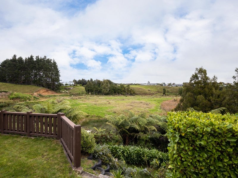 48 Ainslee Street, Highlands Park, New Plymouth - Carousel 26