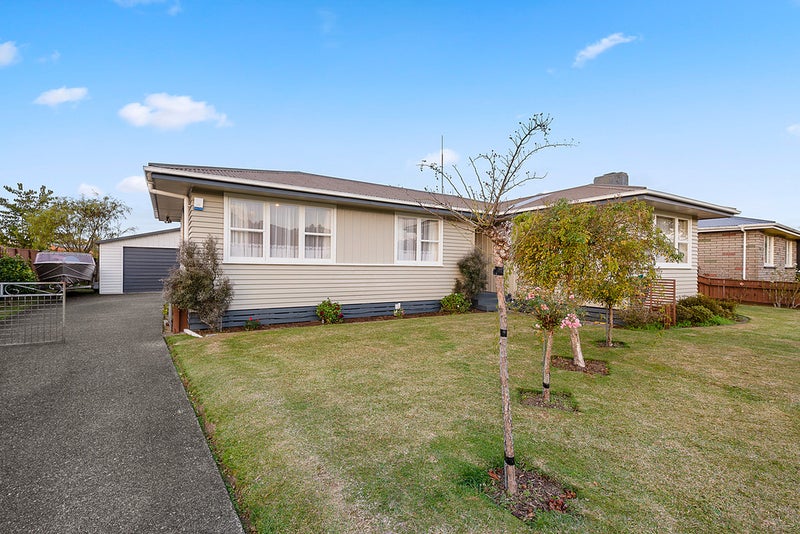 21 Logan Street, Fairy Springs, Rotorua - Carousel 1
