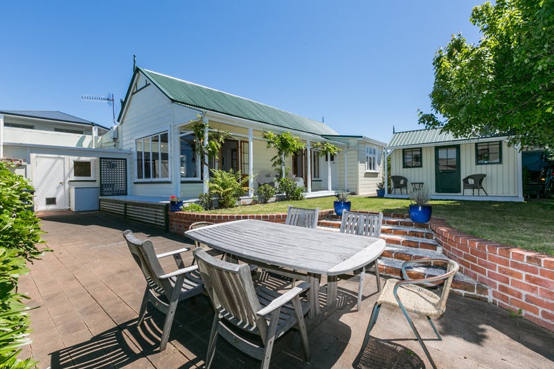 9 Enfield Road, Hospital Hill, Napier - Carousel 18