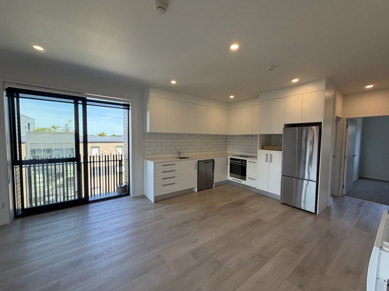 101/36B Greenslade Crescent, Northcote, Auckland - Carousel 2