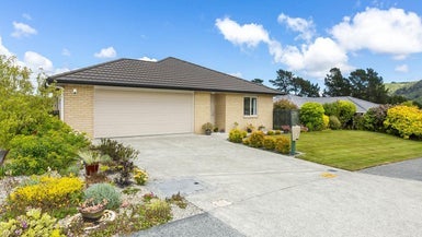 34 Sunstone Crescent, Brown Owl, Upper Hutt - Carousel 1