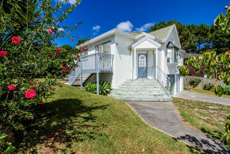 2/7 Mandica Place, Sunnynook, Auckland - Carousel 1