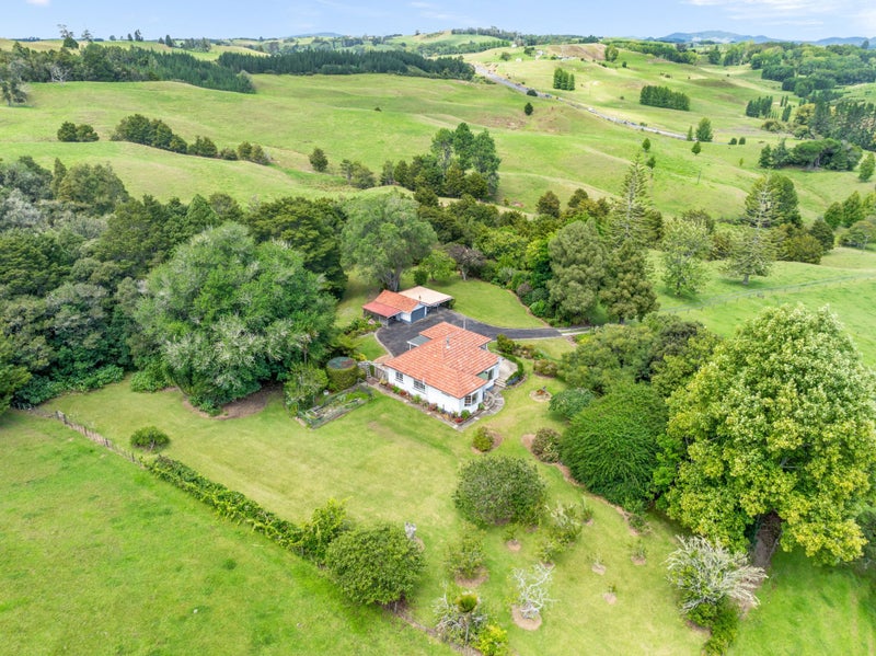 6760 State Highway 1, Pakaraka - Carousel 1