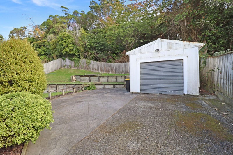 33 Victory Crescent, Tawa, Wellington - Carousel 11