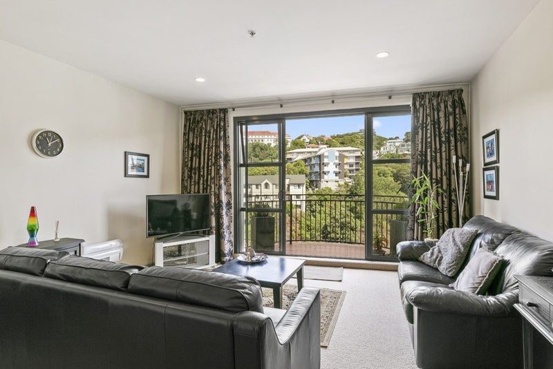 8I/154 The Terrace, Wellington Central, Wellington - Carousel 2