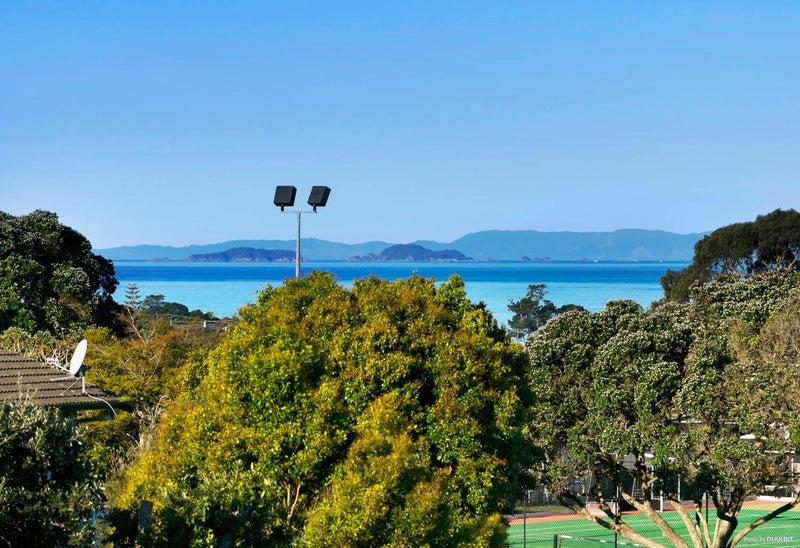 779 East Coast Road, Northcross, Auckland - Carousel 1