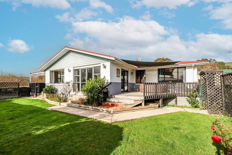 14 Elizabeth Avenue, East Taieri, Mosgiel - Carousel 1