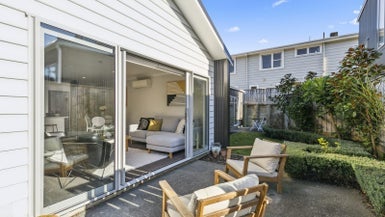 28B Mexted Terrace, Tawa, Wellington - Carousel 1