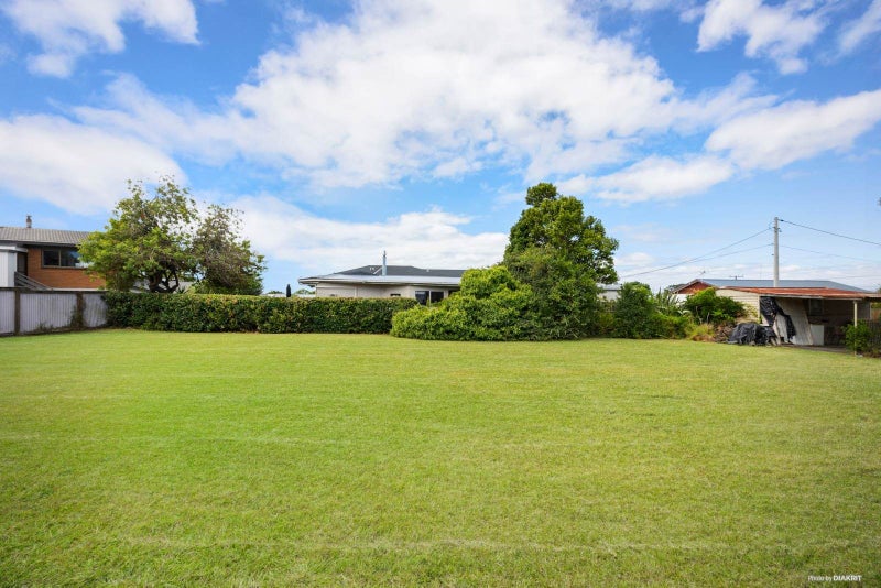 74 Roberts Road, Te Atatu South, Auckland - Carousel 14