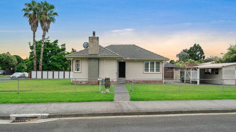 9 Durham Street, Te Atatu Peninsula, Auckland - Carousel 1