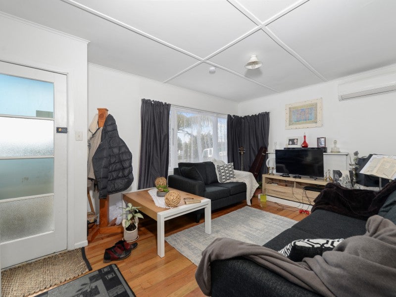 15 Gordon Road, Western Heights, Rotorua - Carousel 2