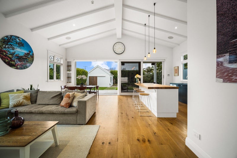 4 Seacombe Road, Point Chevalier, Auckland - Carousel 2