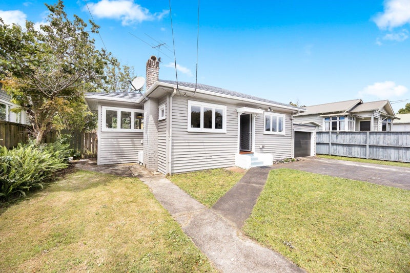 71 Renfrew Avenue, Sandringham, Auckland - Carousel 1