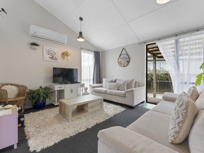 19 McLeavey Drive, Kelvin Grove, Palmerston North - Carousel 2