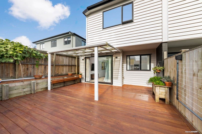 11 Korowha Place, New Lynn, Auckland - Carousel 2