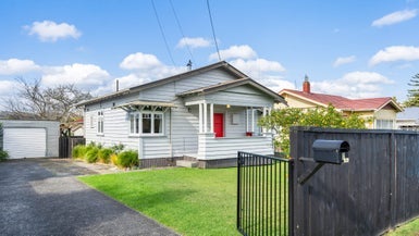 7 Bernard Street, Avenues, Whangarei - Carousel 1