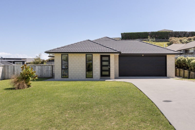 3 Antrim Glade, Welcome Bay, Tauranga - Carousel 1