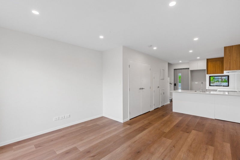 13 Selo Street, Glen Eden, Auckland - Carousel 2