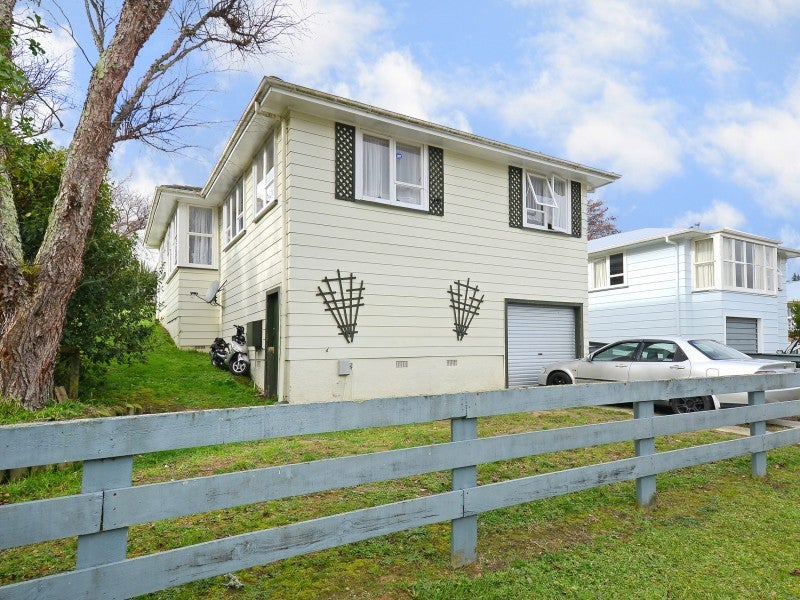 10 Speargrass Grove, Timberlea, Upper Hutt - Carousel 1