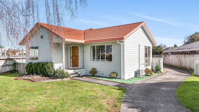 5 Admiral Crescent, Flagstaff, Hamilton - Carousel 1