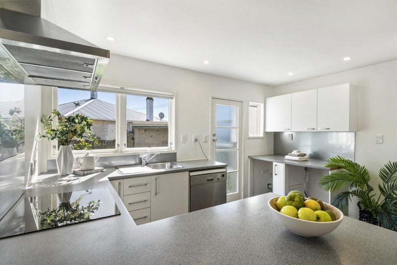 3/67 Vauxhall Road, Devonport, Auckland - Carousel 1