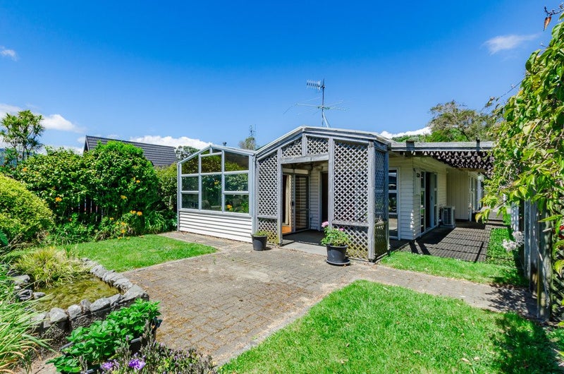 15 Park Avenue, Waikanae - Carousel 2