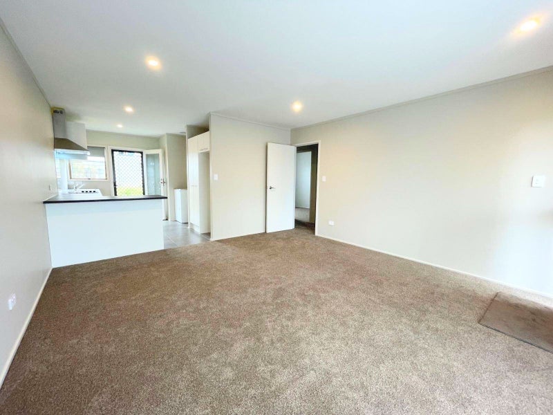 2/698 Mount Albert Road, Royal Oak, Auckland - Carousel 2