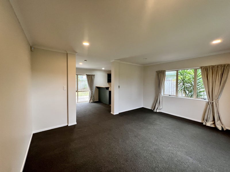 12 Northmeadow Drive, Rototuna, Hamilton - Carousel 2