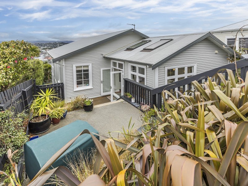 8 Rodrigo Road, Kilbirnie, Wellington - Carousel 1