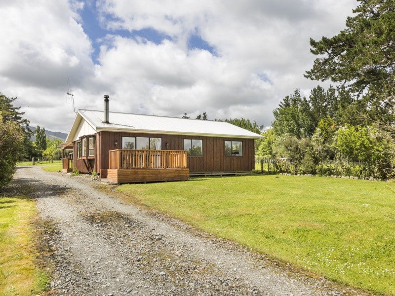 42 Rewarewa Street, tokomaru, palmerston north - Carousel 1