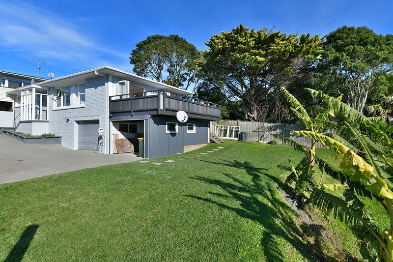 2/8 Folkestone Street, Murrays Bay, Auckland - Carousel 1