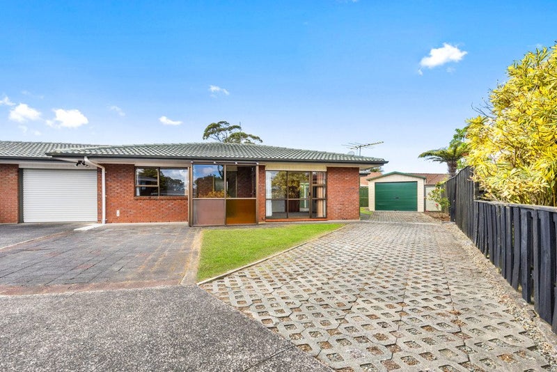 1/6 Annette Avenue, Te Atatu South, Auckland - Carousel 1