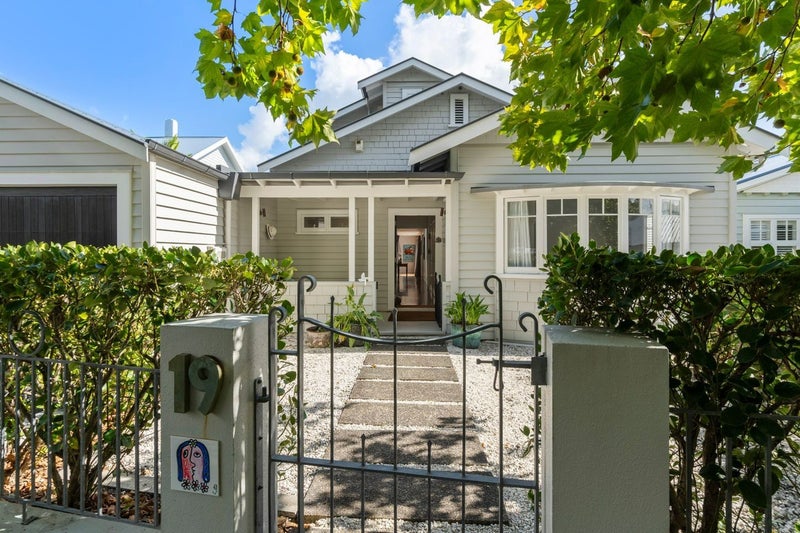 19 North Avenue, Narrow Neck, Auckland - Carousel 1