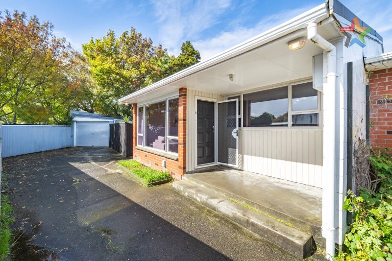 1/5 Amberley Grove, Hutt Central, Lower Hutt - Carousel 1
