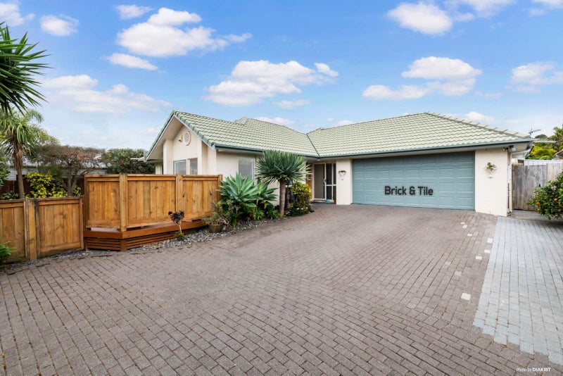 5 Palmcrest Grove, Highland Park, Auckland - Carousel 1