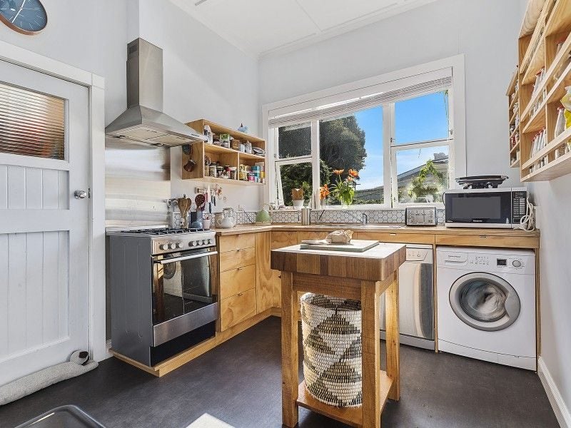 6 Queens Drive, Kilbirnie, Wellington - Carousel 1