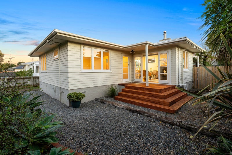 8 Esmeralda Avenue, Avondale, Auckland - Carousel 1