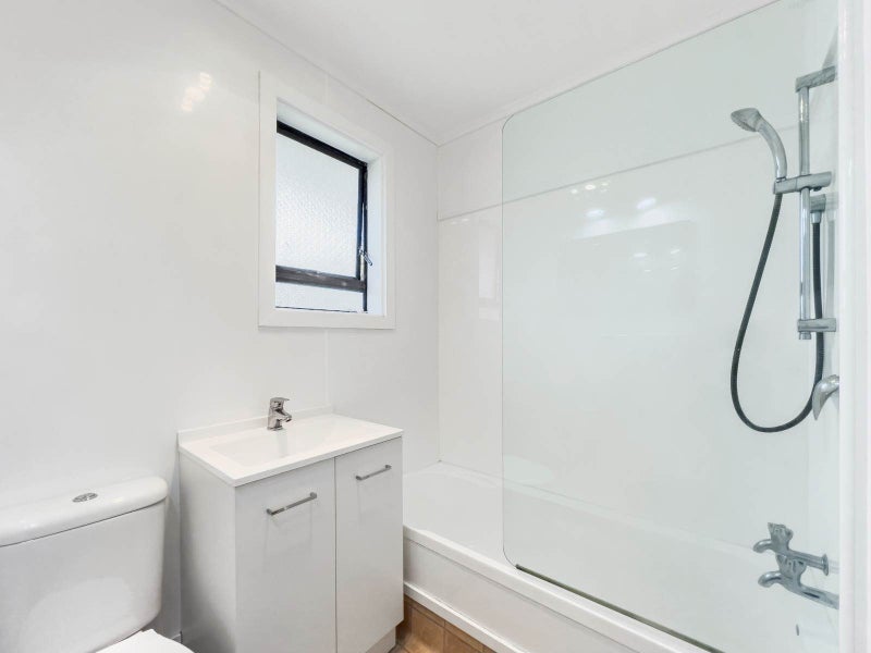 2 Ward Crescent, Te Atatu Peninsula, Auckland - Carousel 8