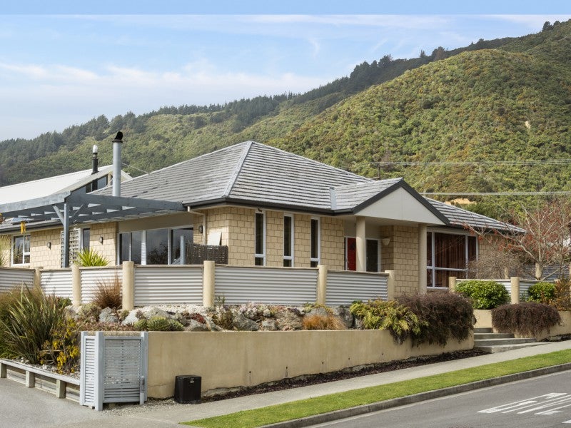 2 Nautique Place, Waikawa, Picton - Carousel 2
