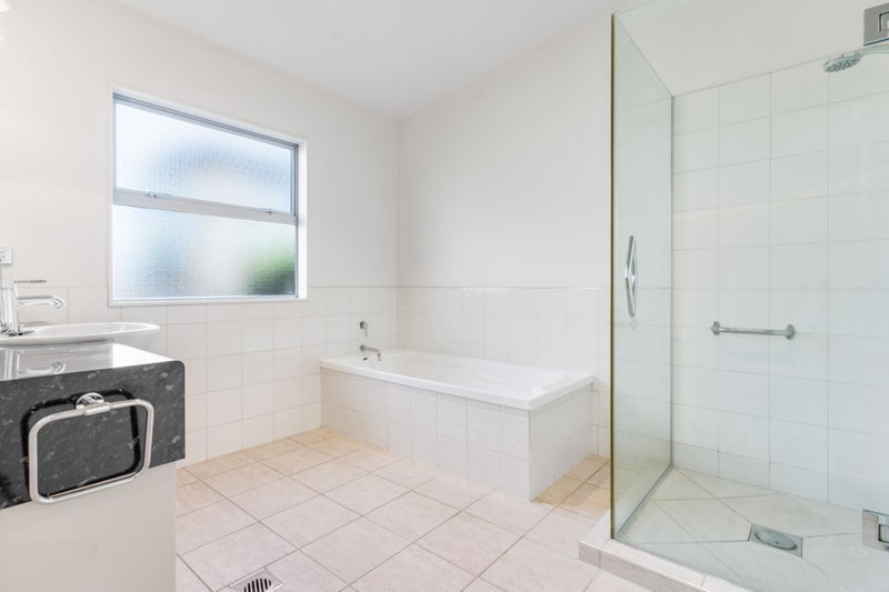 8A Glenfield Road, Birkenhead, Auckland - Carousel 15